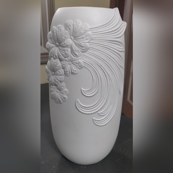 Vintage Kaiser Germany Porcelain Vase - Picture 1 of 4